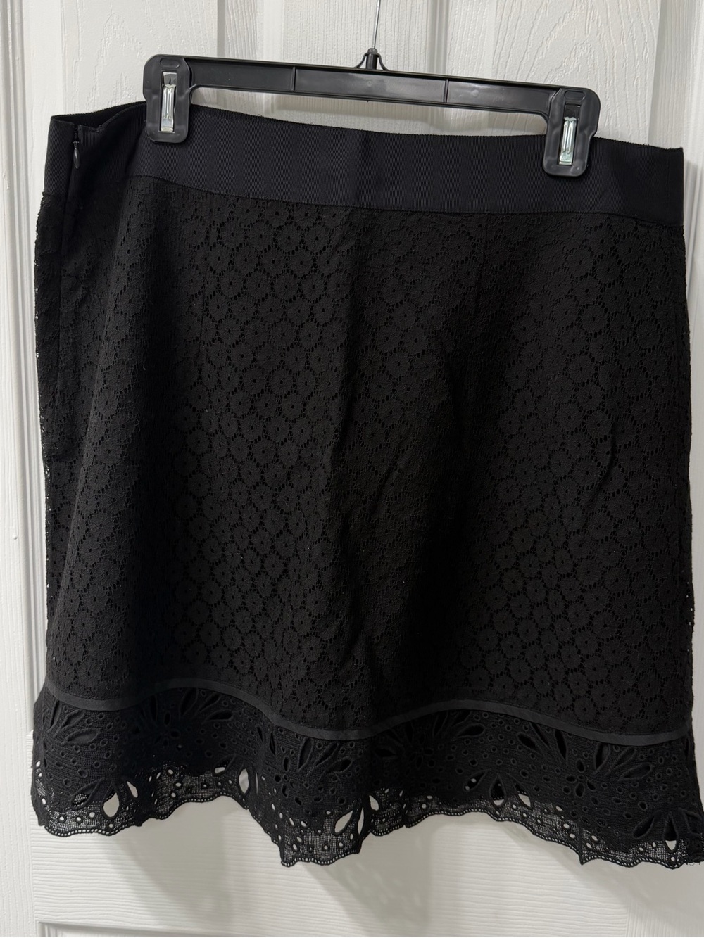 Ann Taylor LOFT Black Lace Eyelet Skirt Size 14 NWT